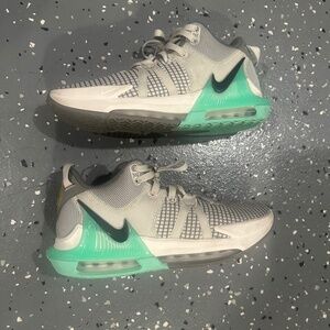 Nike Lebron Witness 7 - sz 8